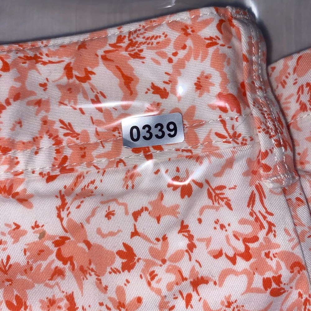 GAP Women's Floral Print Shorts - Orange and White. 0339 - Picture 4 of 4